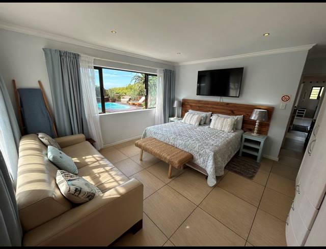 8 BEDROOM HOUSE FOR SALE IN PARADISE BEACH